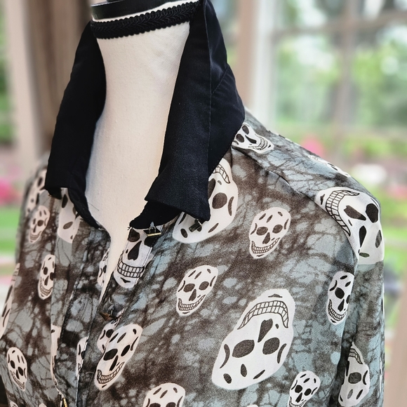 Skull Blouse💀 - Picture 5 of 7